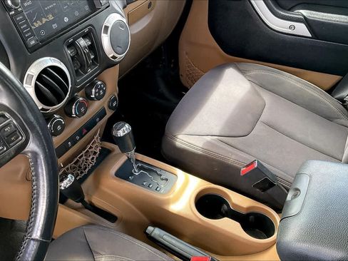 Used 2013 Jeep Wrangler Unlimited Sahara w/ Connectivity Group AWD/4WD image 16