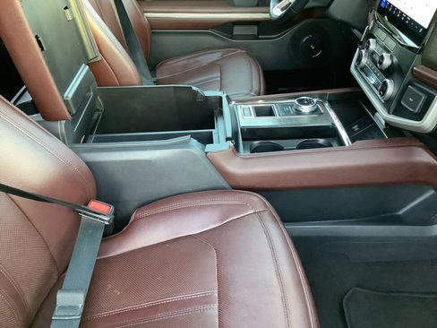 Used 2024 Ford Expedition Limited image 23