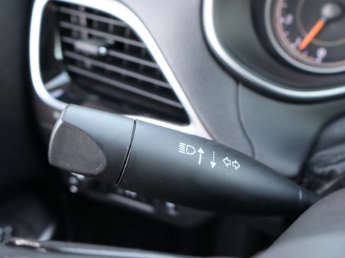Used 2020 Jeep Cherokee Limited FWD image 21