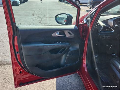 Used 2025 Chrysler Pacifica Select FWD image 26