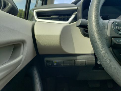 Used 2025 Toyota Corolla LE FWD image 12