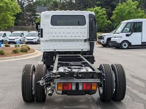 New 2025 Chevrolet Low Cab Forward image 7