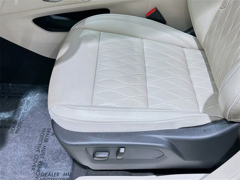 Used 2022 Buick Envision Avenir w/ Technology Package II image 19