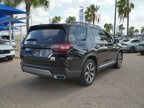 Used 2025 Honda Pilot Touring image 5