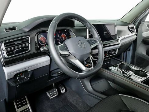 Certified 2025 Volkswagen Atlas Peak Edition SE image 6