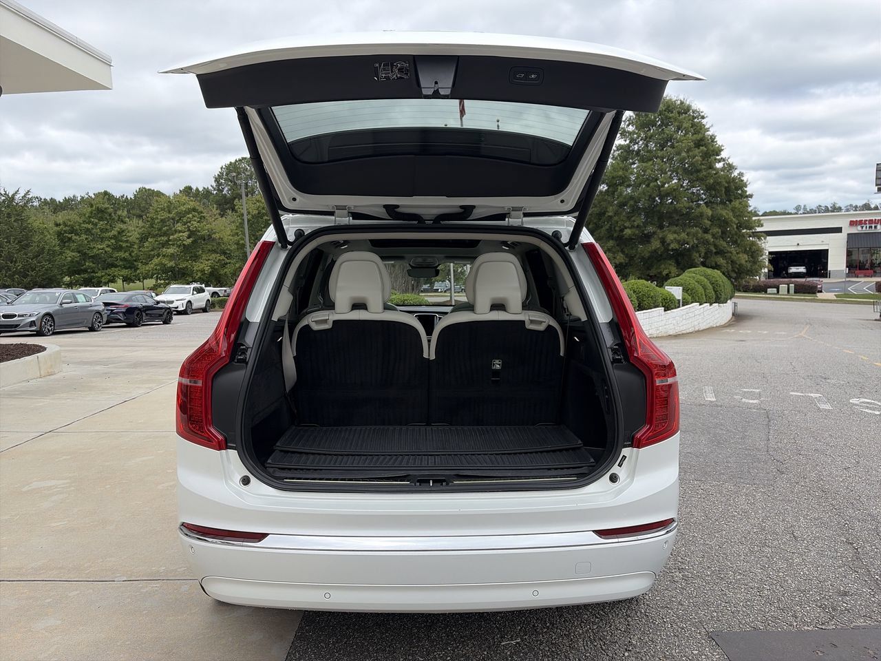 Used 2023 Volvo XC90 T8 Ultimate AWD/4WD image 33