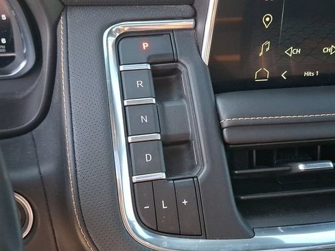 Used 2024 GMC Yukon AT4 w/ Technology Package AWD/4WD image 13