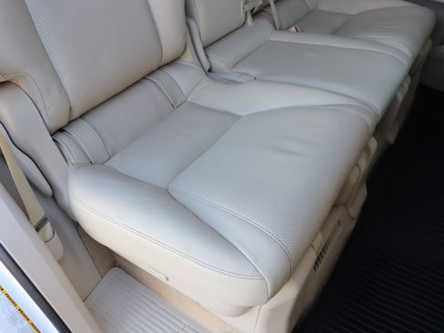 Used 2013 Lexus LX 570 4WD image 32