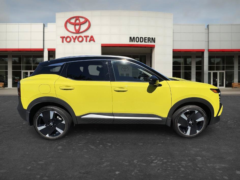 Used 2025 Nissan Kicks SR AWD/4WD image 4