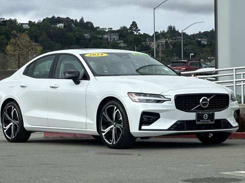 Certified 2024 Volvo S60 B5 Ultimate w/ Climate Package image 10