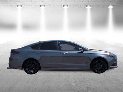 Used 2018 Ford Fusion SE w/ Fusion SE Technology Package FWD image 9