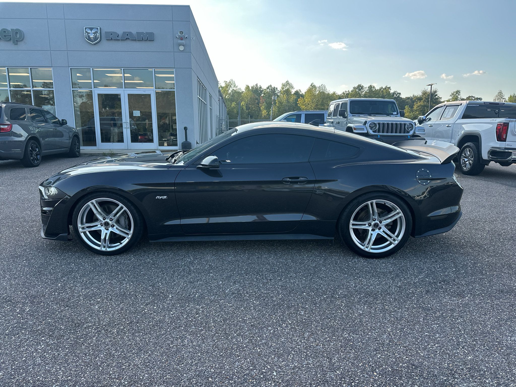 Used 2022 Ford Mustang GT Premium w/ Equipment Group 401A RWD image 5