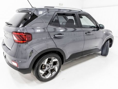 Used 2023 Hyundai Venue SEL FWD image 8