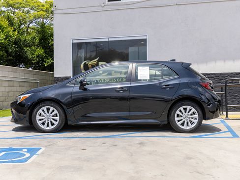 Used 2023 Toyota Corolla SE w/ Blackout Package (TMS) FWD image 9