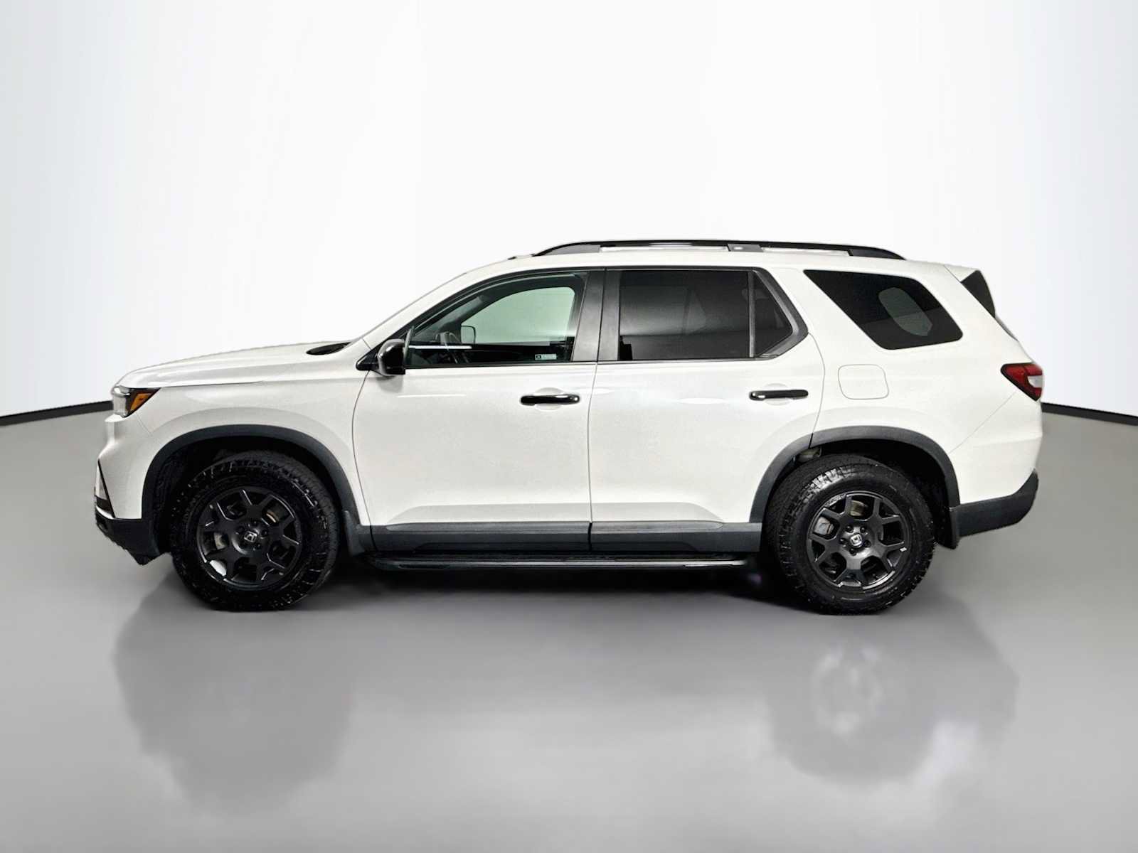 Certified 2024 Honda Pilot TrailSport image 4
