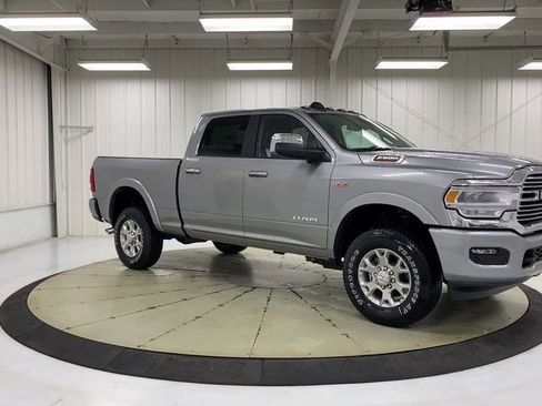 Used 2022 RAM 2500 Laramie AWD/4WD image 2