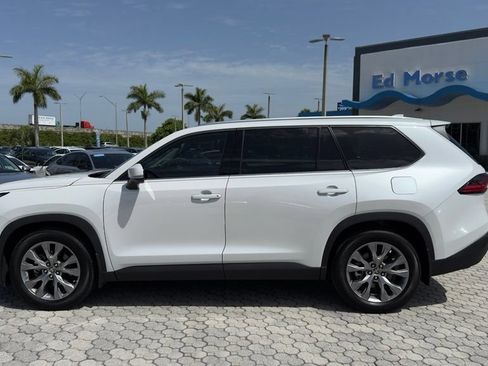 Used 2025 Toyota Grand Highlander FWD image 3