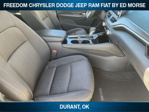 Used 2023 Nissan Altima 2.5 SV image 11