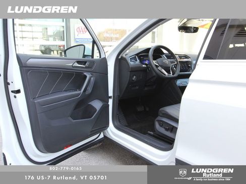 Used 2022 Volkswagen Tiguan SE image 10