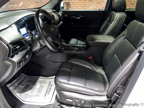 Used 2022 Chevrolet Traverse RS image 14