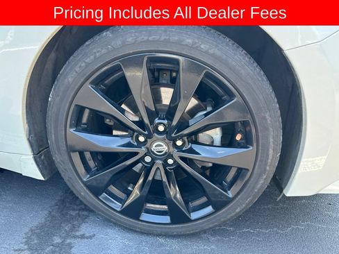 Used 2020 Nissan Maxima SR w/ Sport Mat Group FWD image 4