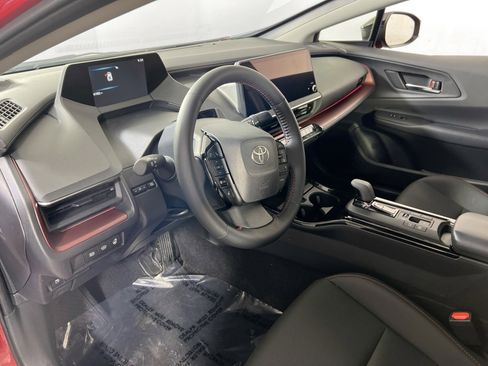 Used 2025 Toyota Prius Plug-In Hybrid image 9
