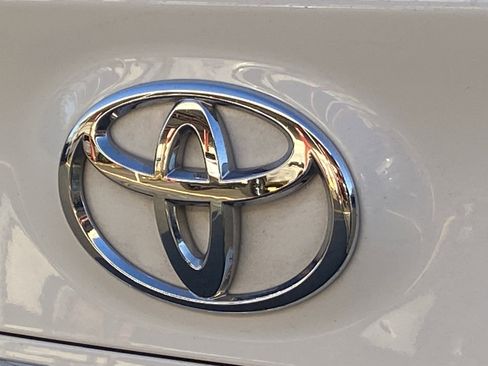 Used 2024 Toyota Camry LE image 4