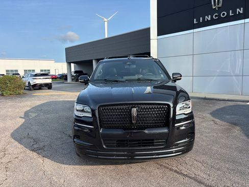 Certified 2023 Lincoln Navigator Reserve AWD/4WD image 2