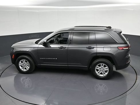 Used 2023 Jeep Grand Cherokee Laredo RWD image 26
