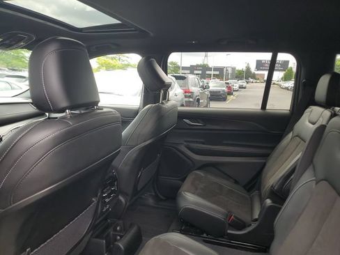 Used 2023 Jeep Grand Cherokee L Laredo AWD/4WD image 10