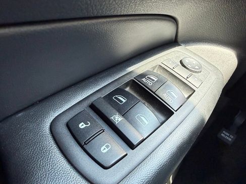 Used 2018 Jeep Grand Cherokee Altitude AWD/4WD image 24