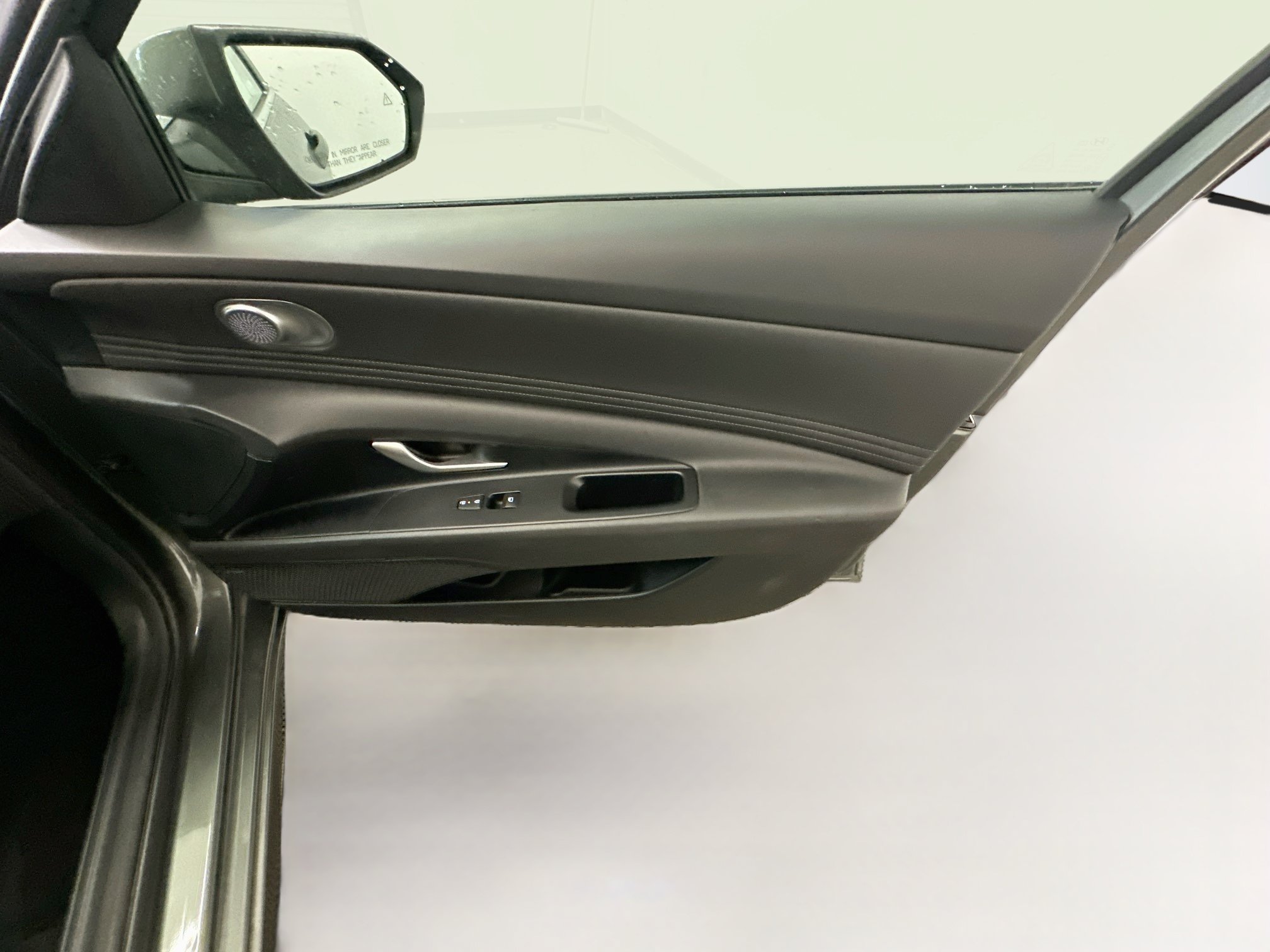 Used 2025 Hyundai Elantra Limited FWD image 33