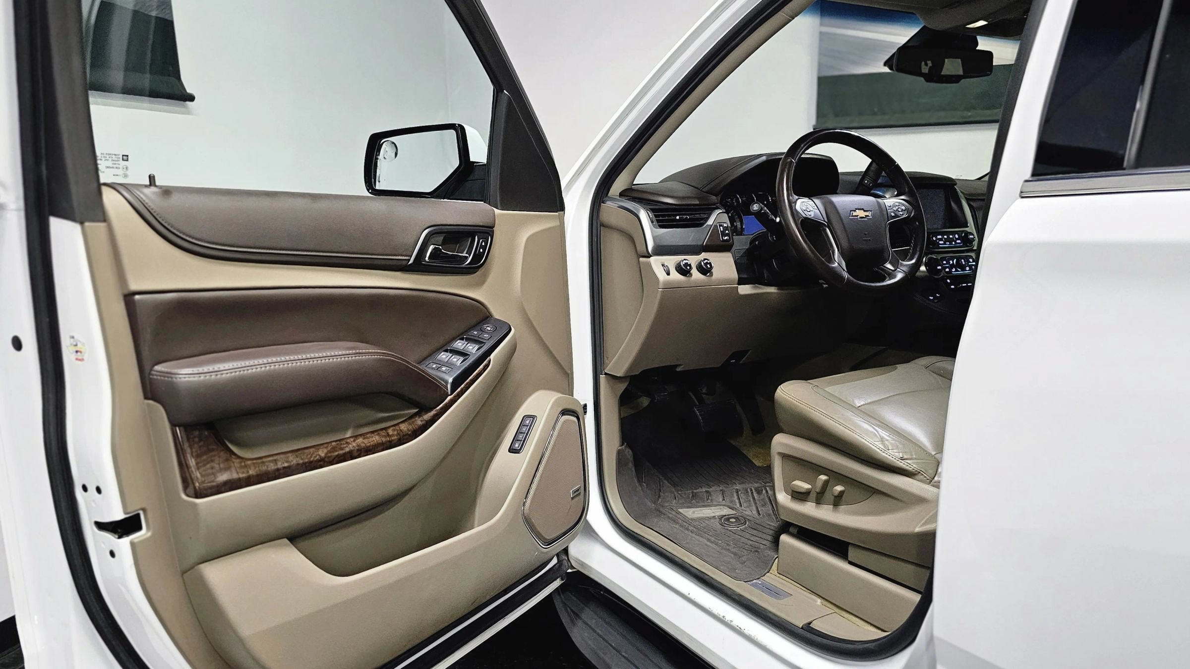 Used 2018 Chevrolet Suburban LT AWD/4WD image 8