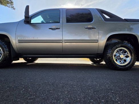 Used 2008 Chevrolet Avalanche LT AWD/4WD image 7