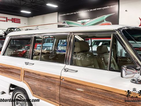 Used 1991 Jeep Grand Wagoneer 4dr Wagon 4WD image 39