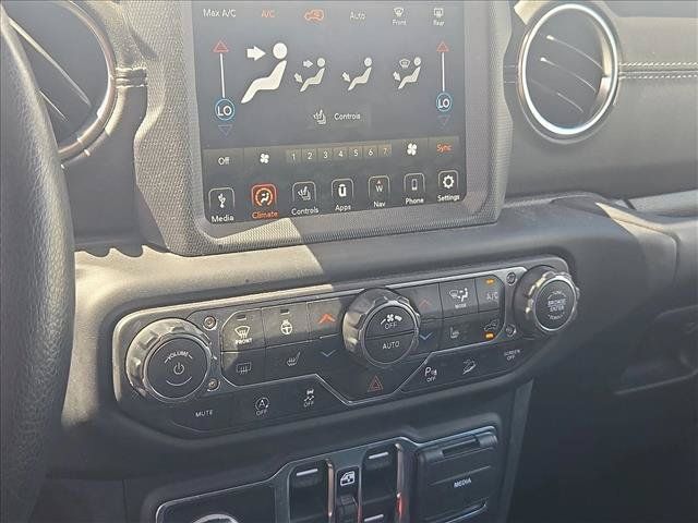Used 2019 Jeep Wrangler Unlimited Sahara w/ Uconnect 4C Nav & Sound Group AWD/4WD image 12