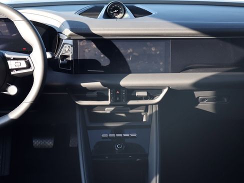 New 2025 Porsche Macan 4 Electric image 20