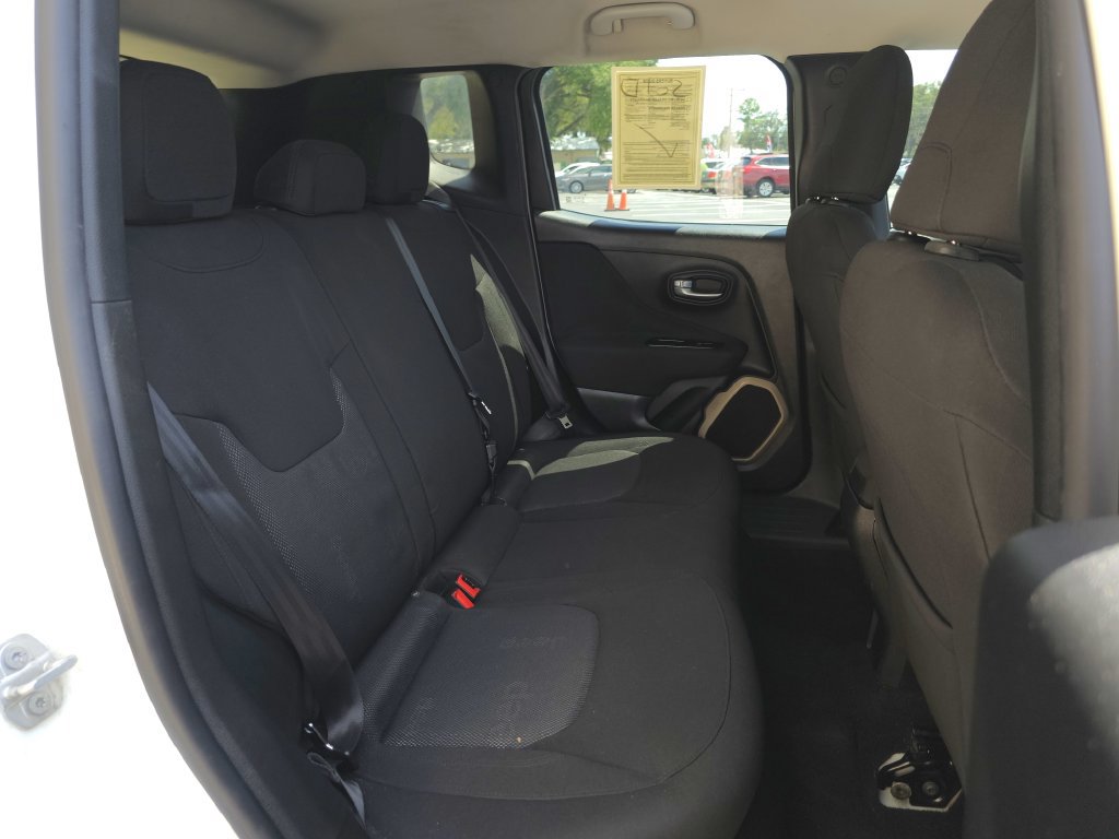 Used 2016 Jeep Renegade Latitude FWD image 15