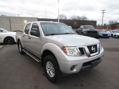 Used 2018 Nissan Frontier SV image 5