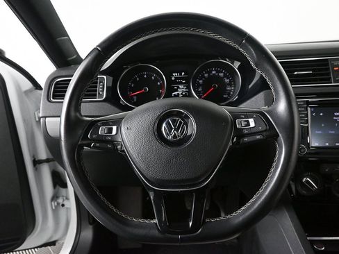 Used 2016 Volkswagen Jetta Sport image 2