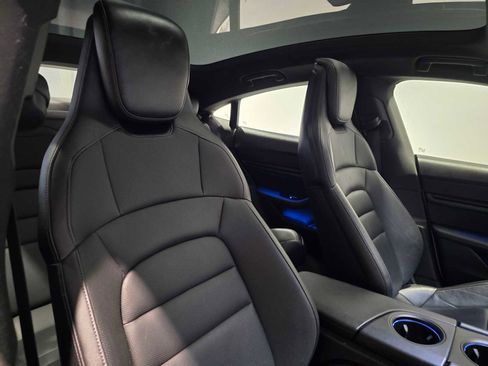 Used 2022 Porsche Taycan image 15