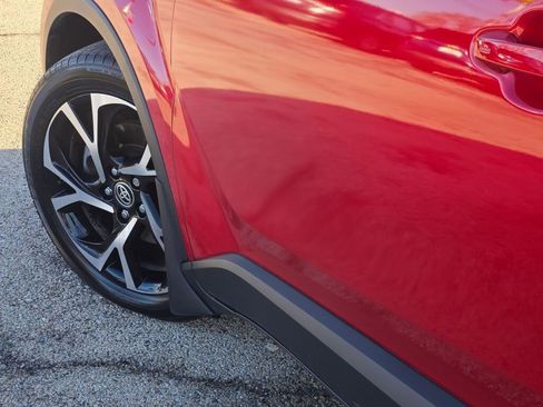 Used 2021 Toyota C-HR XLE image 18
