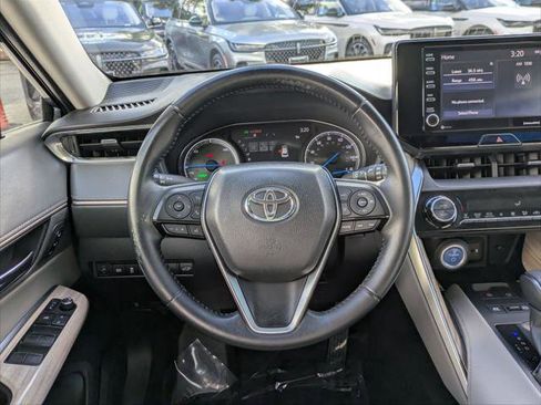 Used 2021 Toyota Venza XLE image 13
