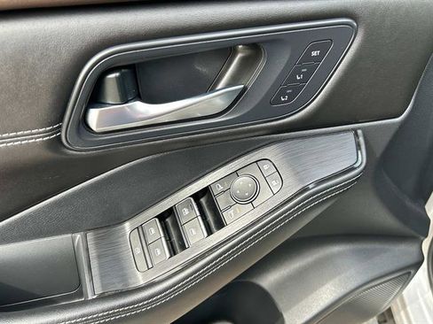 Used 2022 Nissan Rogue SL w/ SL Premium Package image 22