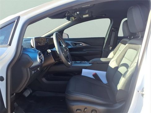 Used 2024 Chevrolet Equinox EV LT image 20