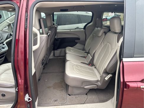 Used 2017 Chrysler Pacifica Touring-L Plus image 6