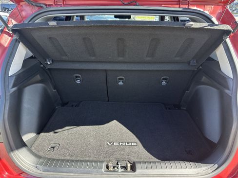 Used 2022 Hyundai Venue Limited FWD image 17