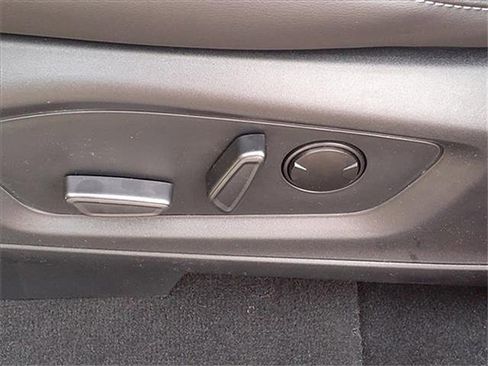 New 2023 Ford Explorer XLT w/ Equipment Group 202A image 18