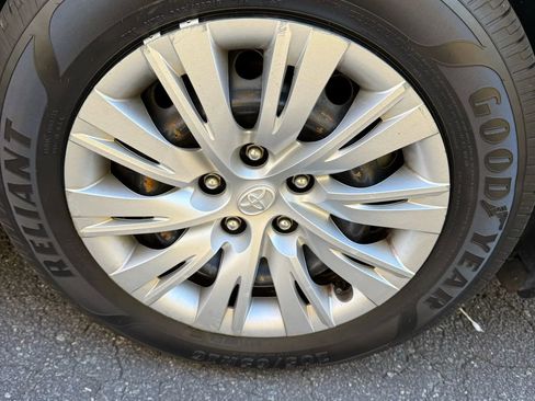 Used 2012 Toyota Camry LE image 28