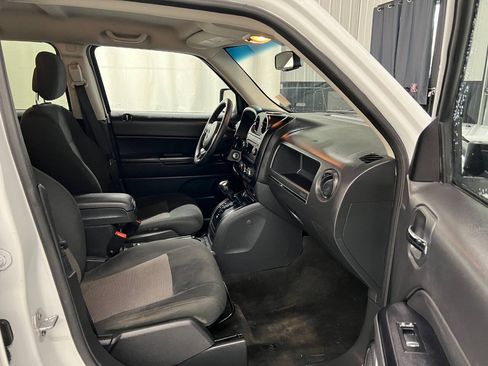 Used 2016 Jeep Patriot Sport w/ Power Value Group AWD/4WD image 11